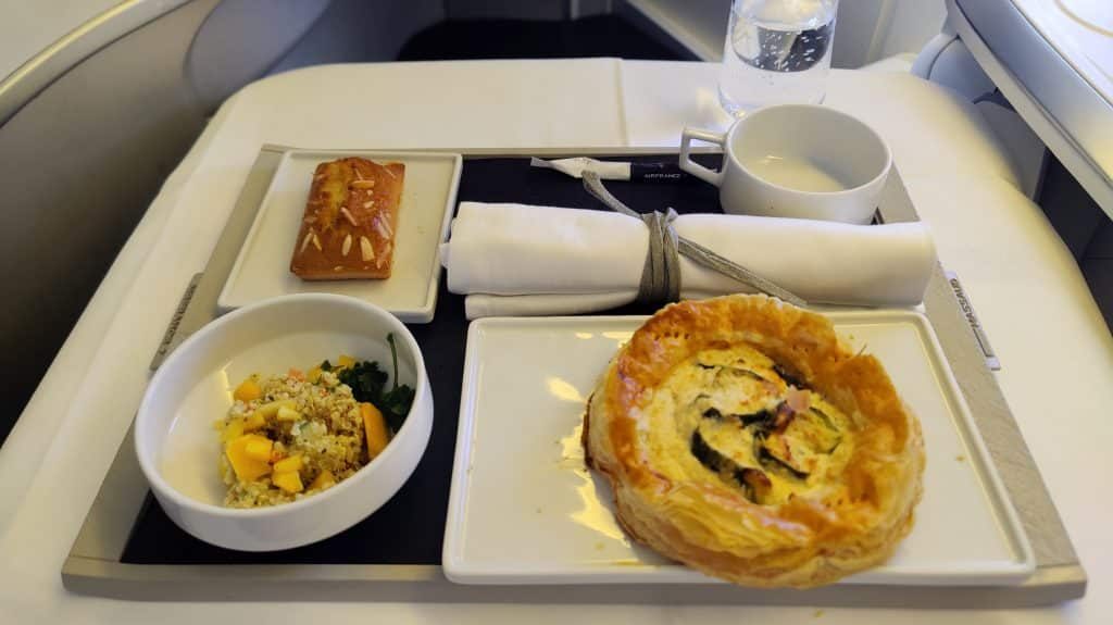Quiche Quinoasalat Und Kuchen Als Snack Air France Business Class Boeing 777