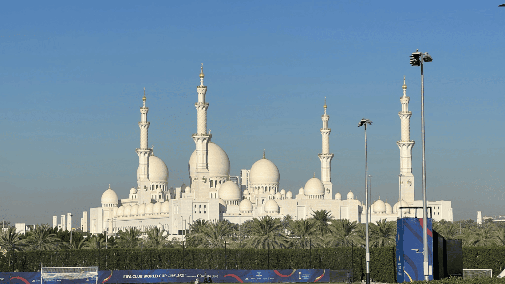 Ausblick Auf Die Moschee The Ritz Carlton Abu Dhabi Grand Canal 