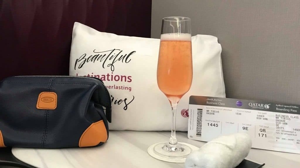 Qatar Airways Amenity Kit Welcome Drink Pillow Und Erfrischungstuch