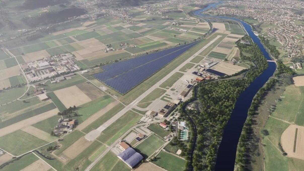 Flughafen Bern Solaranlage Von Der Seite