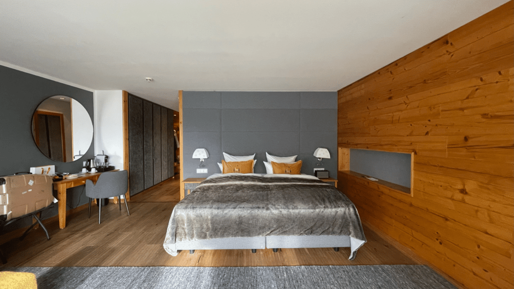 Grand Tirolia Kitzbuehl Hotel Deluxe Zimmer Bett