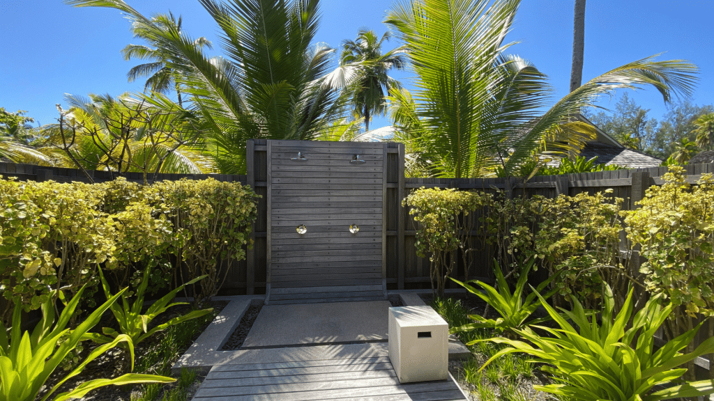 Four Seasons Resort Seychelles At Desroches Island Duschen Draußen