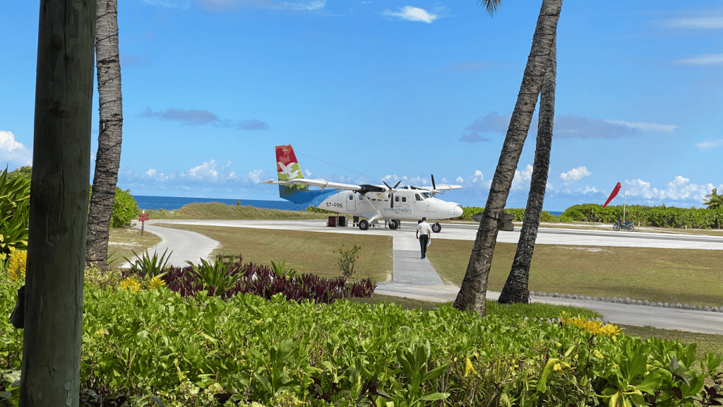 Four Seasons Resort Seychelles At Desroches Island Flugzeug 2