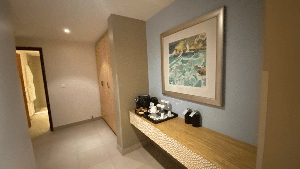 Kempinski Seychelles Zimmer Eingangsbereich 1024x576
