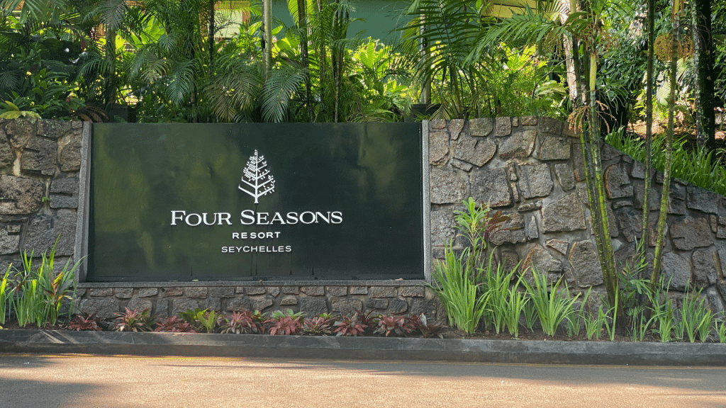 Four Seasons Seychelles Hotelschild