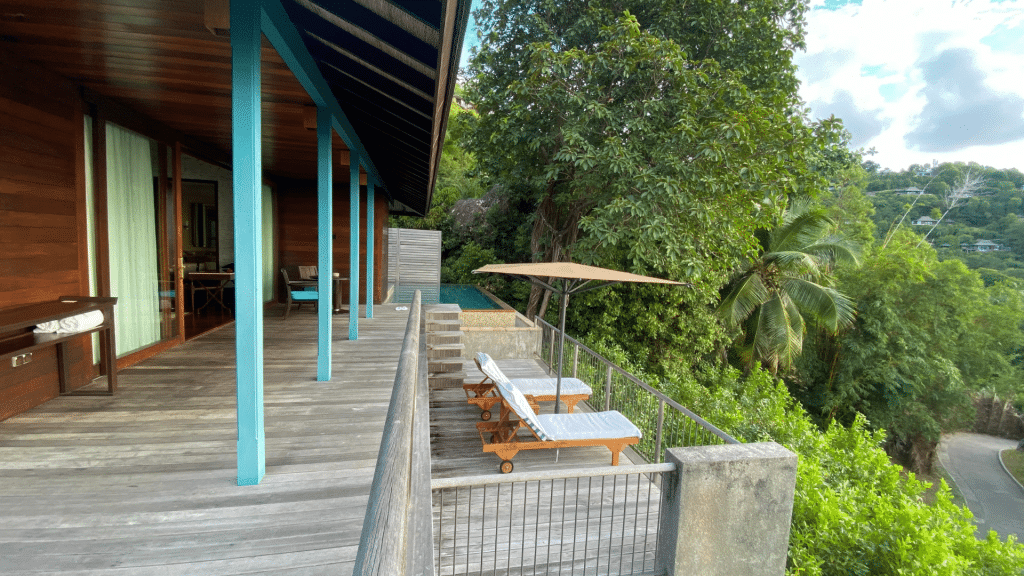 Four Seasons Seychelles Villa Terrasse Liegen 4