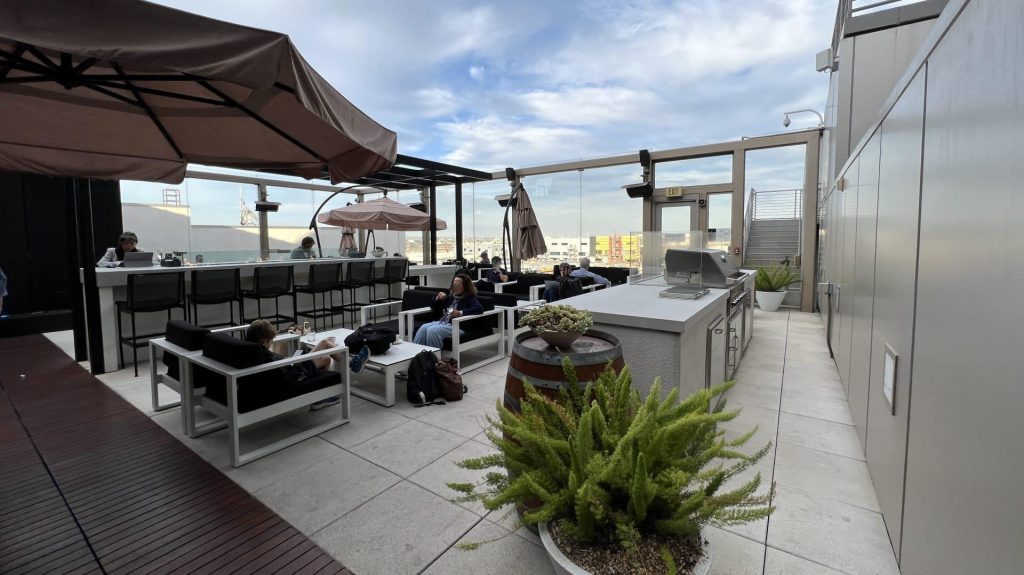 Star Alliance Business Class Lounge Los Angeles Terrasse
