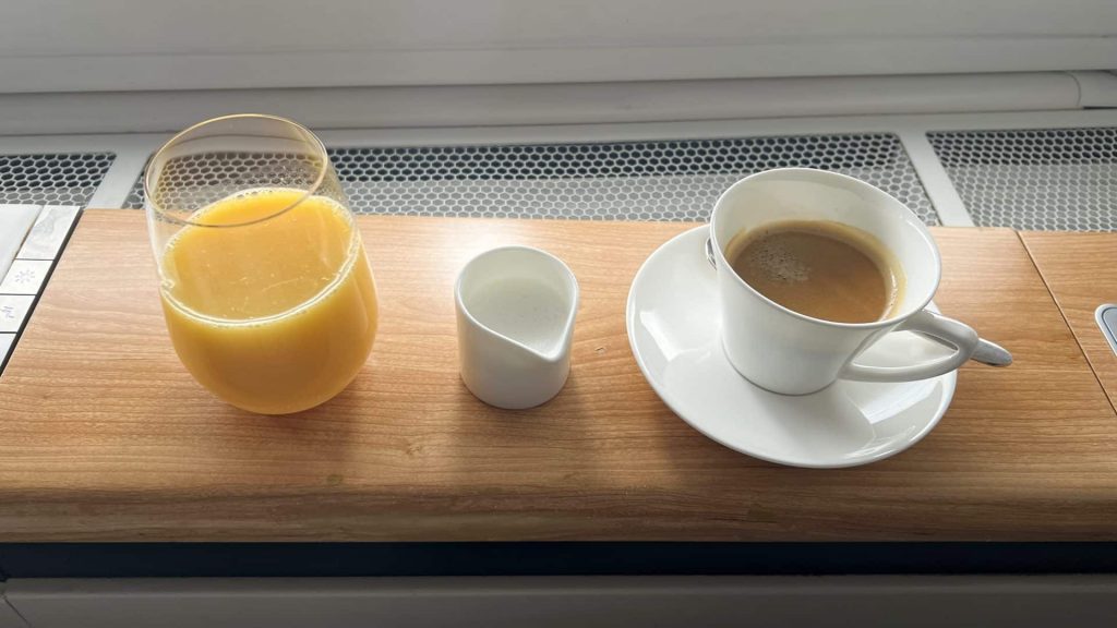 Swiss First Class Boeing 777 Kaffee