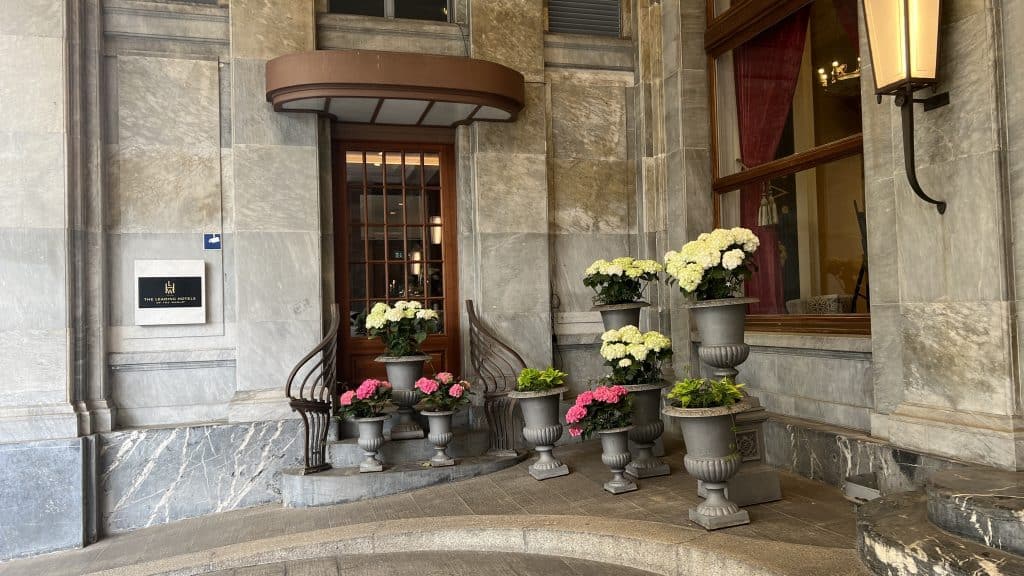Bellevue Palace Bern Eingang Blumen