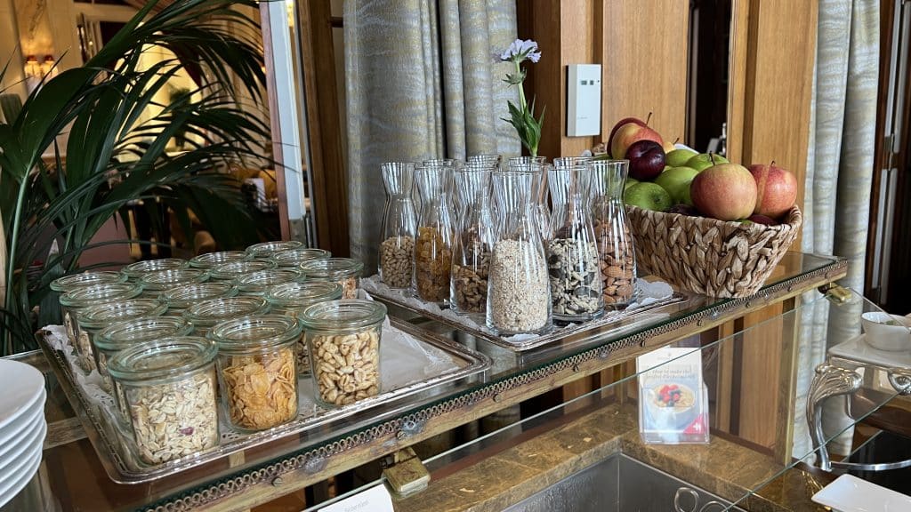 Bellevue Palace Bern Fruehstueck Nusse Musli