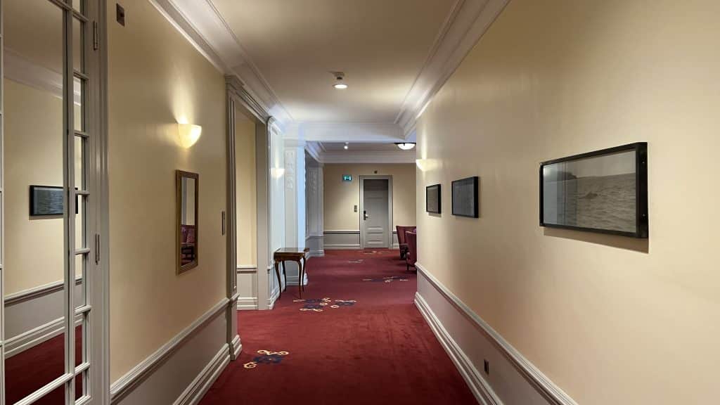 Bellevue Palace Bern Hotelgang