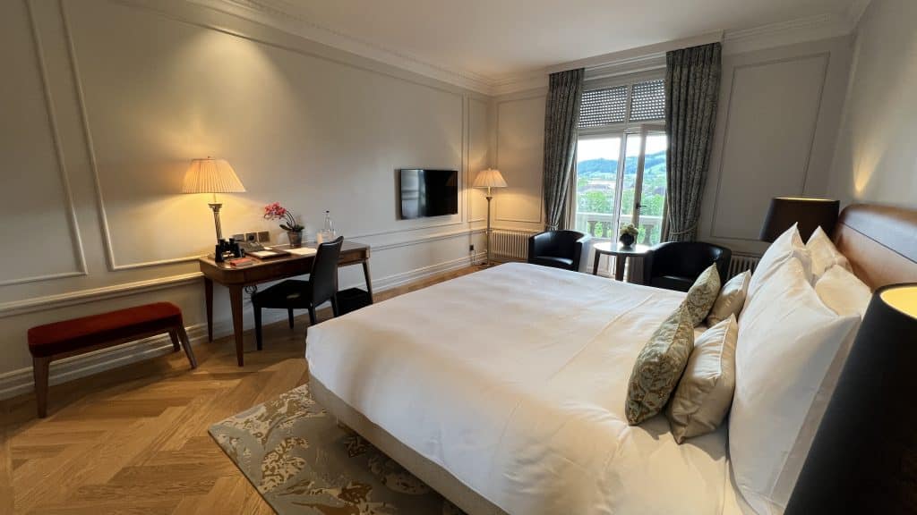 Bellevue Palace Bern Zimmer Schreibtisch