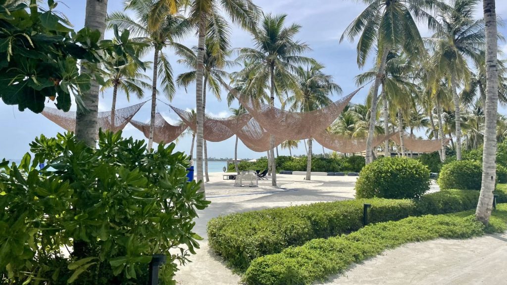 The Ritz Carlton Maledives Fari Island Strand Öffentlich