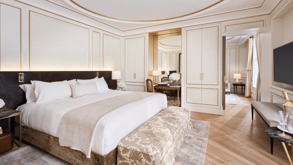 Mandarin Oriental Ritz Madrid Palm Court Suite Schlafzimmer
