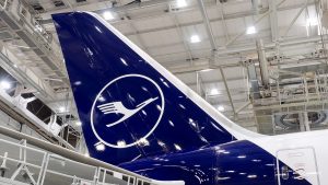 787 9 Lufthansa Paint Hangar Photos