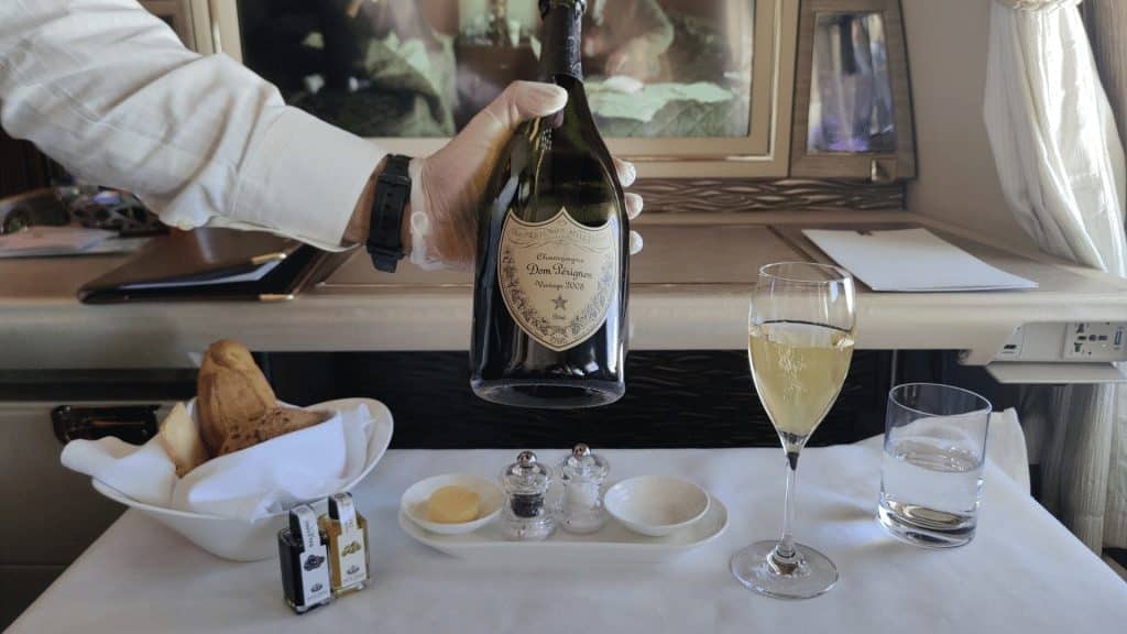 Dom Perignon Champagner Emirates First Class Boeing 777 1
