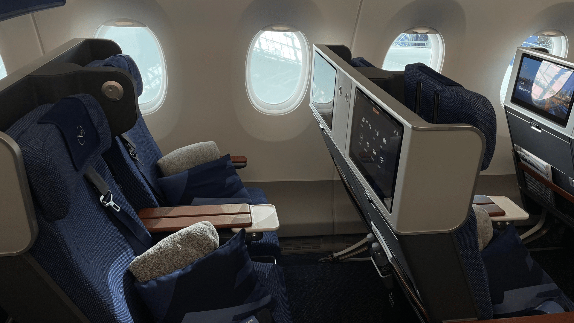 Lufthansa Allegris A350 Premium Economy