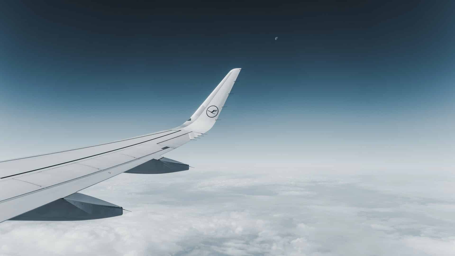 Lufthansa Flugzeug Fluegel