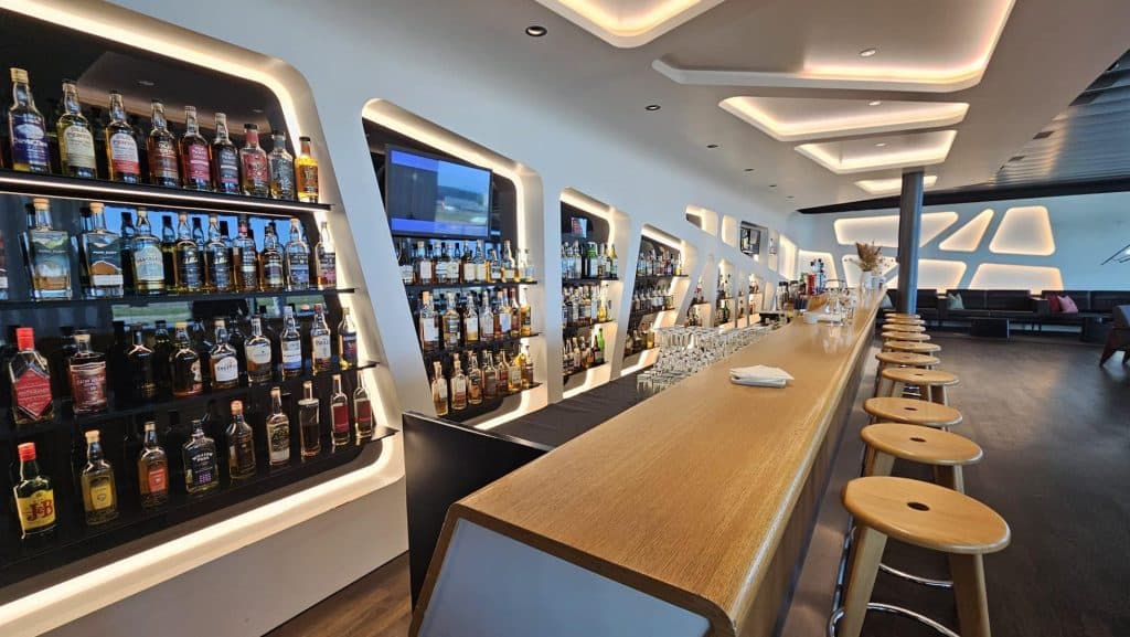 Swiss Senator Lounge Zuerich E Whisky Club Bar