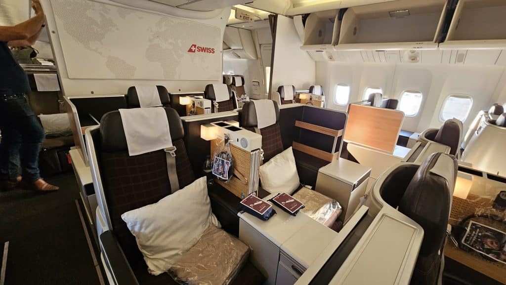 Swiss Business Class Boeing 777 300 Sitze 4 1024x577