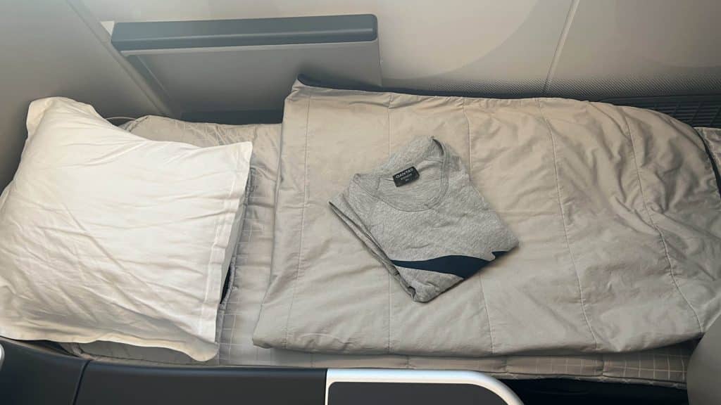 Qantas Business Class Boeing 787 Bett E1724674811586