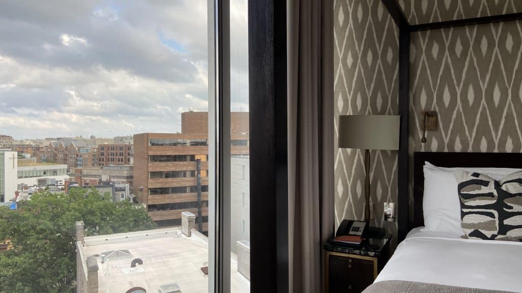 The Dupont Circle Hotel Schlafzimmer Von Der Seite