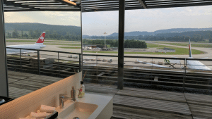 Swiss First Class Lounge Zürich E Toiletten