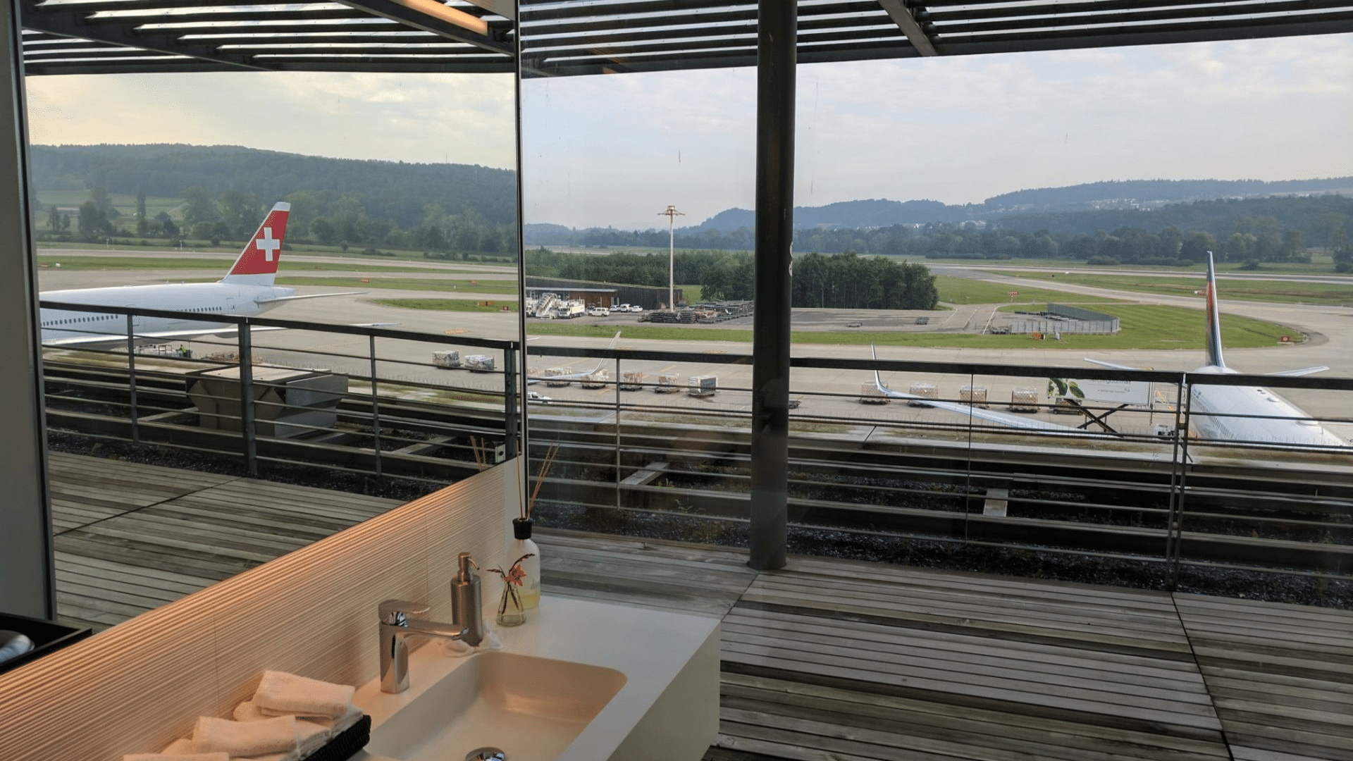 Swiss First Class Lounge Zürich E Toiletten