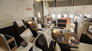 Swiss 777 300 Business Class (1)