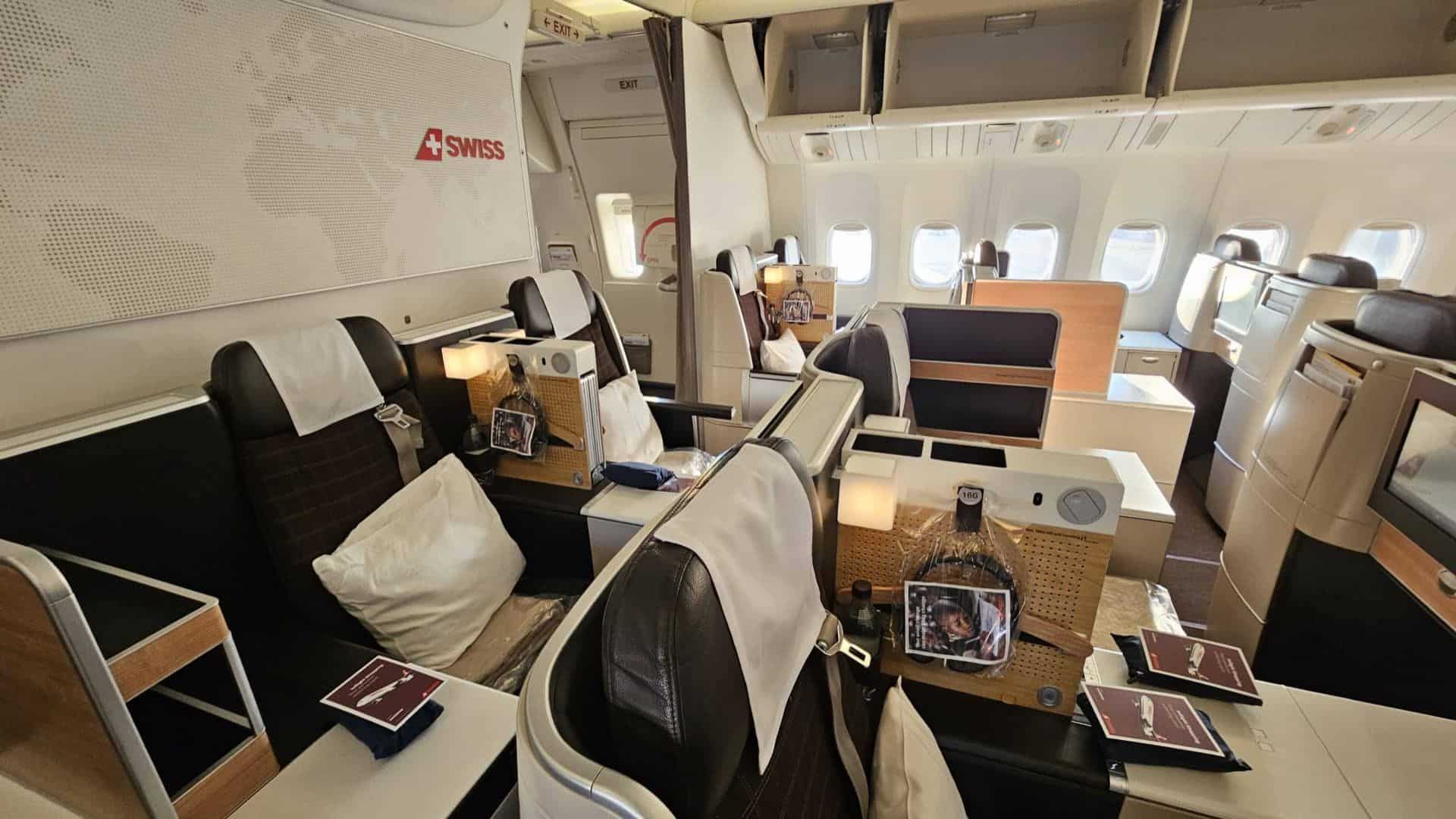 Swiss 777 300 Business Class (1)