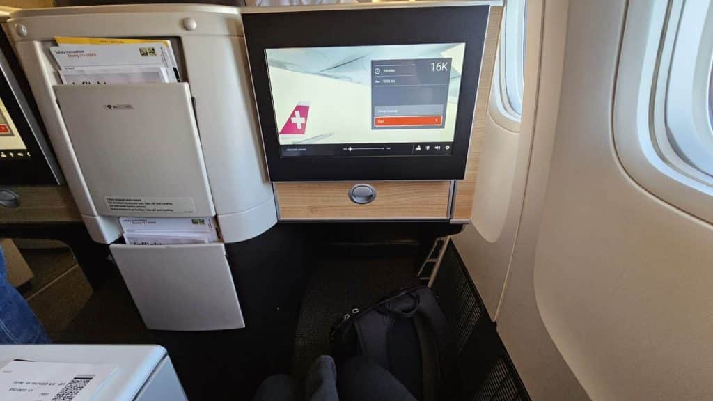 Swiss Boeing 777 300 Business Class Bildschirm