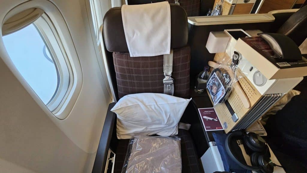Swiss Boeing 777 300 Business Class Kissen Und Decke