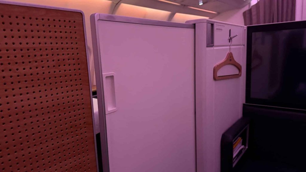 Swiss Verschließbare Tuer Inkl. Garderobe