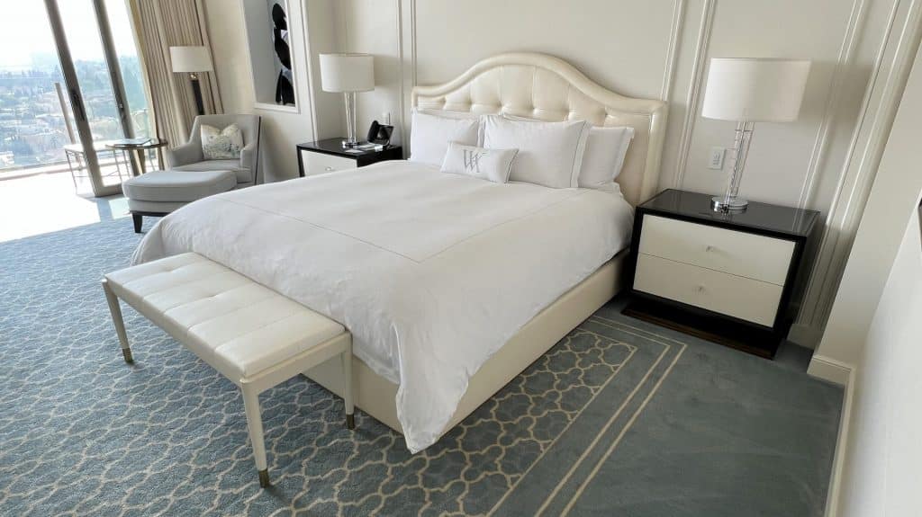 Waldorf Astoria Beverly Hills Zimmer Bett 4