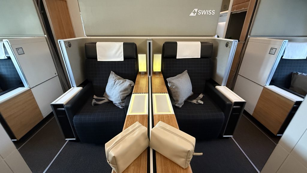 Swiss FIrst Class Boeing 777 Doppelsuite 1024x576 1