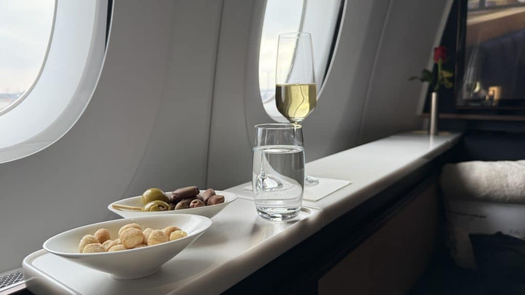 Lufthansa Allegris First Class Suite Willkommensdrink 4 1024x576 1