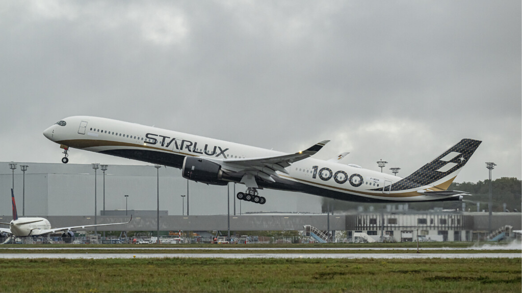 Starlux A350 1000 Abflug